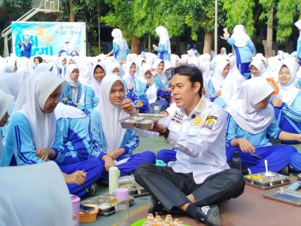Senam “Ora Urus” Guncang SMAN 4! Nur Agis Aulia Turun Langsung, Aksi Bergizi Kota Serang Disambut Meriah