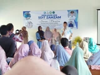 Open House SDIT Zamzam Makin Meriah, Agis Sukses Hibur Warga di Tengah Cuaca Terik