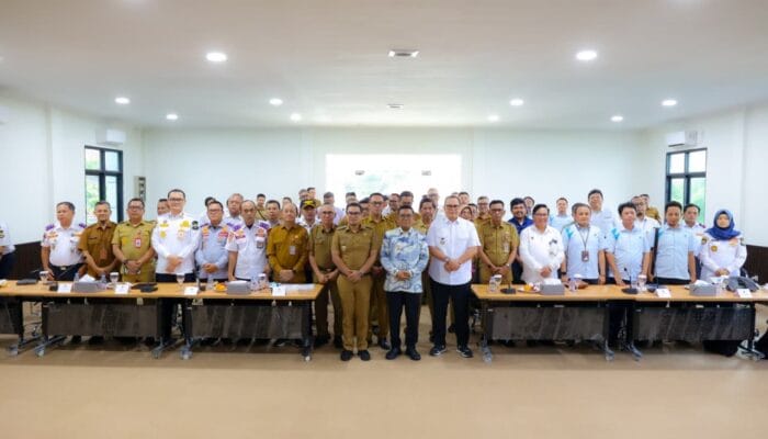 Pemkot Tangsel mendukung langkah Andra Soni mempercepat optimalisasi PJU di Banten demi keamanan dan pelayanan publik.