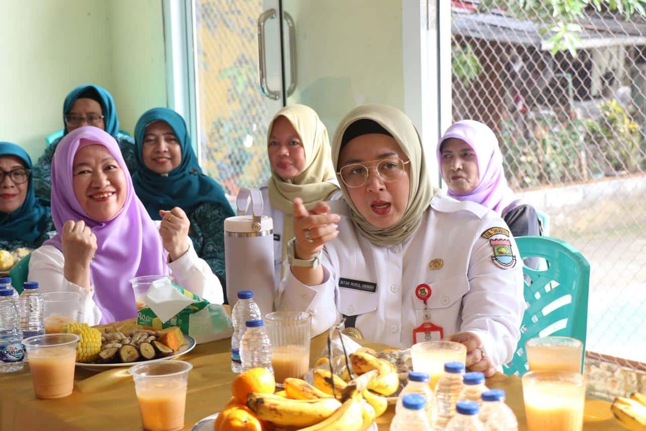 Wabup Intan mendorong kolaborasi masyarakat dan pemerintah dalam memperkuat pengelolaan sampah berkelanjutan di Tangerang.