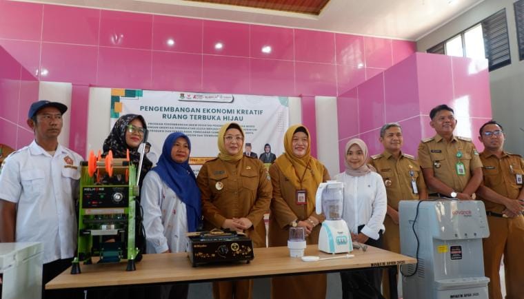 Pemkab Tangerang genjot pemberdayaan UMKM melalui bantuan peralatan usaha, pelatihan, dan pendampingan untuk tingkatkan daya saing.