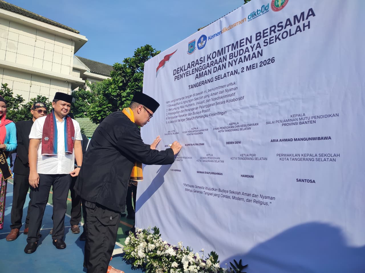 Ratusan siswa meriahkan Hardiknas Tangsel di SMP Al-Azhar BSD, Pilar Saga menyoroti pentingnya pendidikan berkualitas.