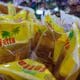 Harga minyak dunia naik berdampak pada minyak goreng di Tangsel. Biaya produksi dan distribusi meningkat, harga sulit ditekan.