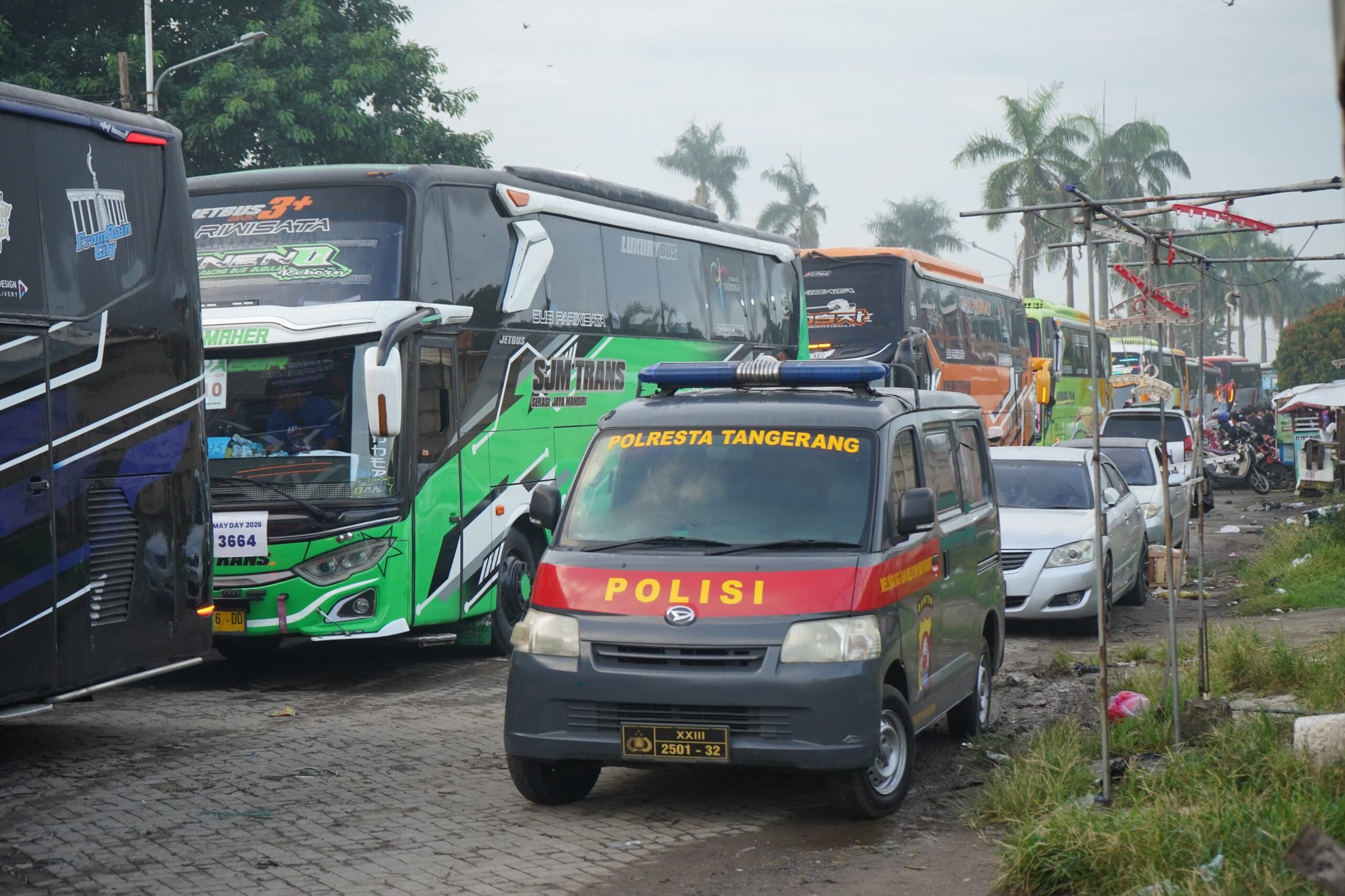 Pemkab Tangerang mengapresiasi sikap kooperatif buruh yang berangkat tertib ke Jakarta saat peringatan May Day 2026.