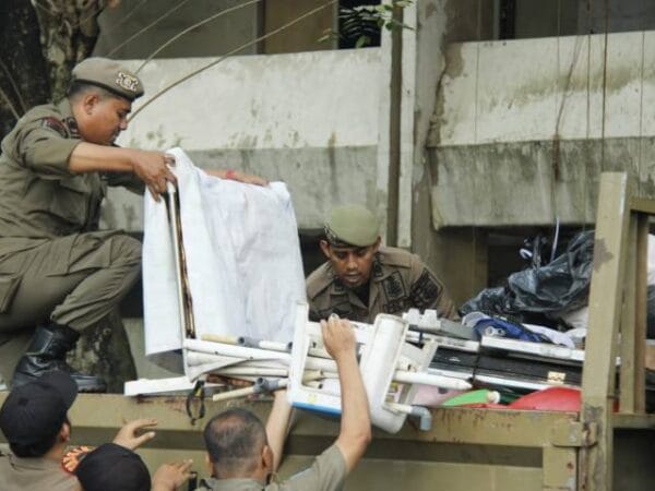 Penertiban PKL Kembali Digelar, Satpol PP Sasar Alun-Alun Ahmad Yani hingga Jalan Sudirman