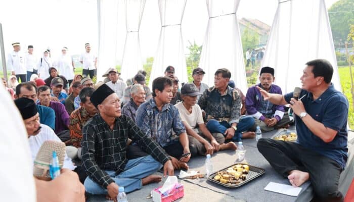 Maesyal Rasyid berdialog langsung dengan petani di Sepatan dan menampung aspirasi bantuan bibit hingga pupuk.