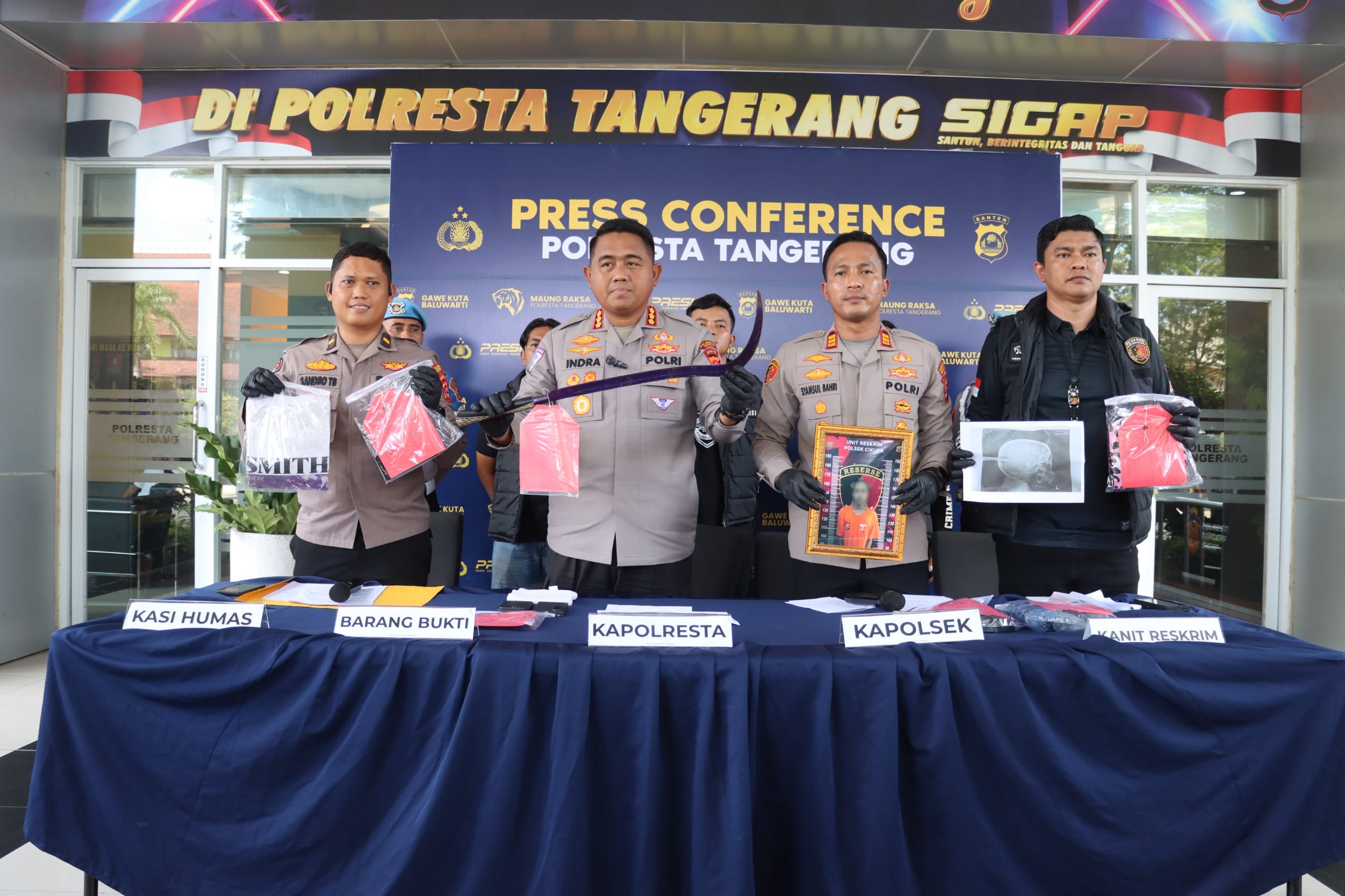 Tawuran remaja di Cikupa berawal dari tantangan media sosial hingga berujung bentrokan yang menyebabkan korban luka serius di kepala.