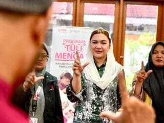 Vicky Shu Tersentuh Melihat Perjuangan Santri Tunarungu Menghafal Al-Qur’an