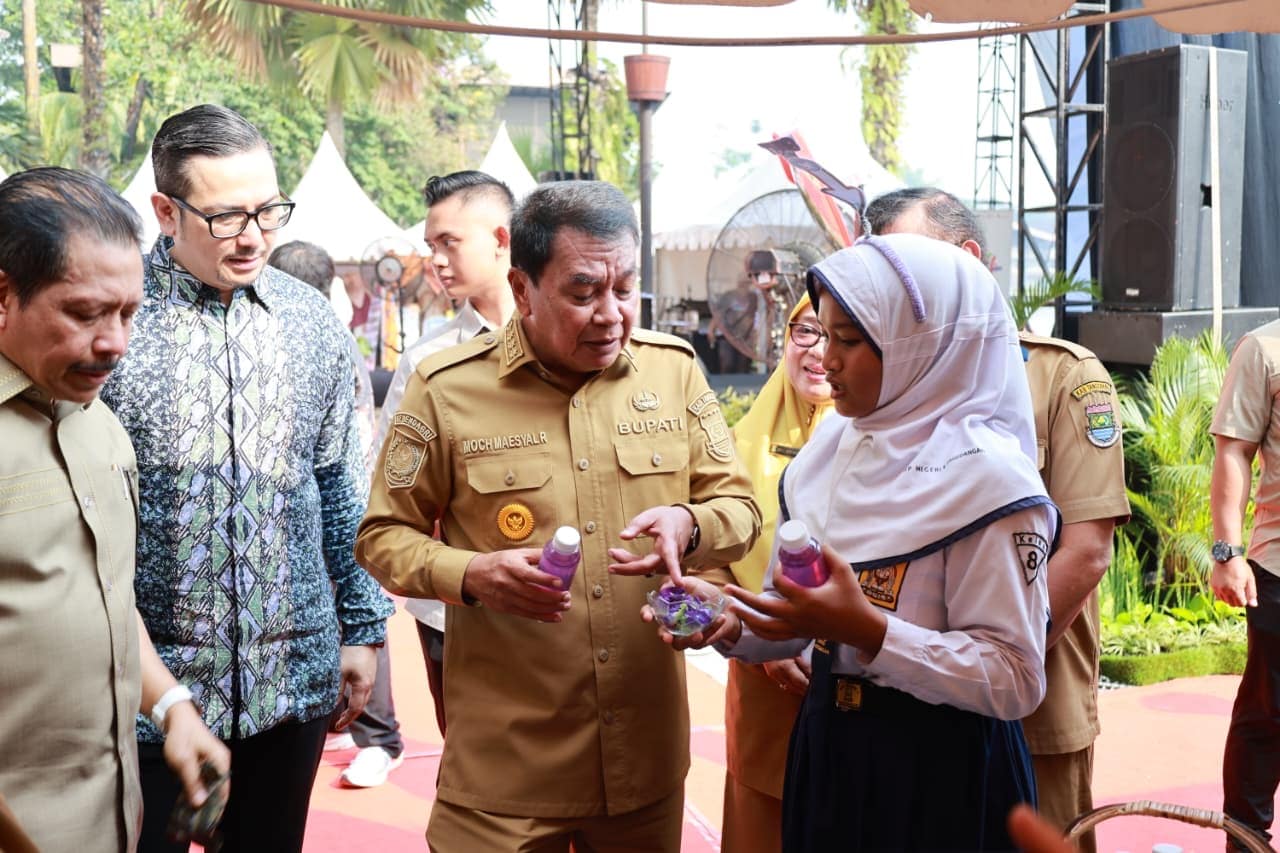 Bupati Tangerang mengapresiasi komitmen Sinarmas Land dalam mendukung pendidikan melalui Program Sekolah BERHATI dan bantuan pendidikan.