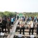 Deklarasi Environmental Journalist Network di Tangerang diwarnai penanaman 10 ribu mangrove sebagai aksi nyata pelestarian lingkungan.