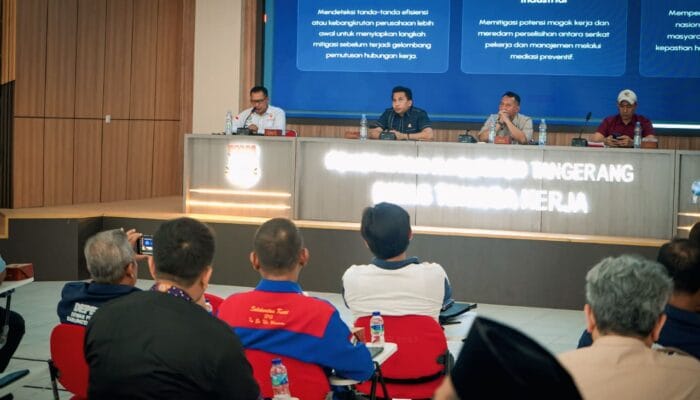 Disnaker Tangerang susun peta kerawanan industri untuk tekan risiko PHK, mogok kerja, dan konflik hubungan industrial.