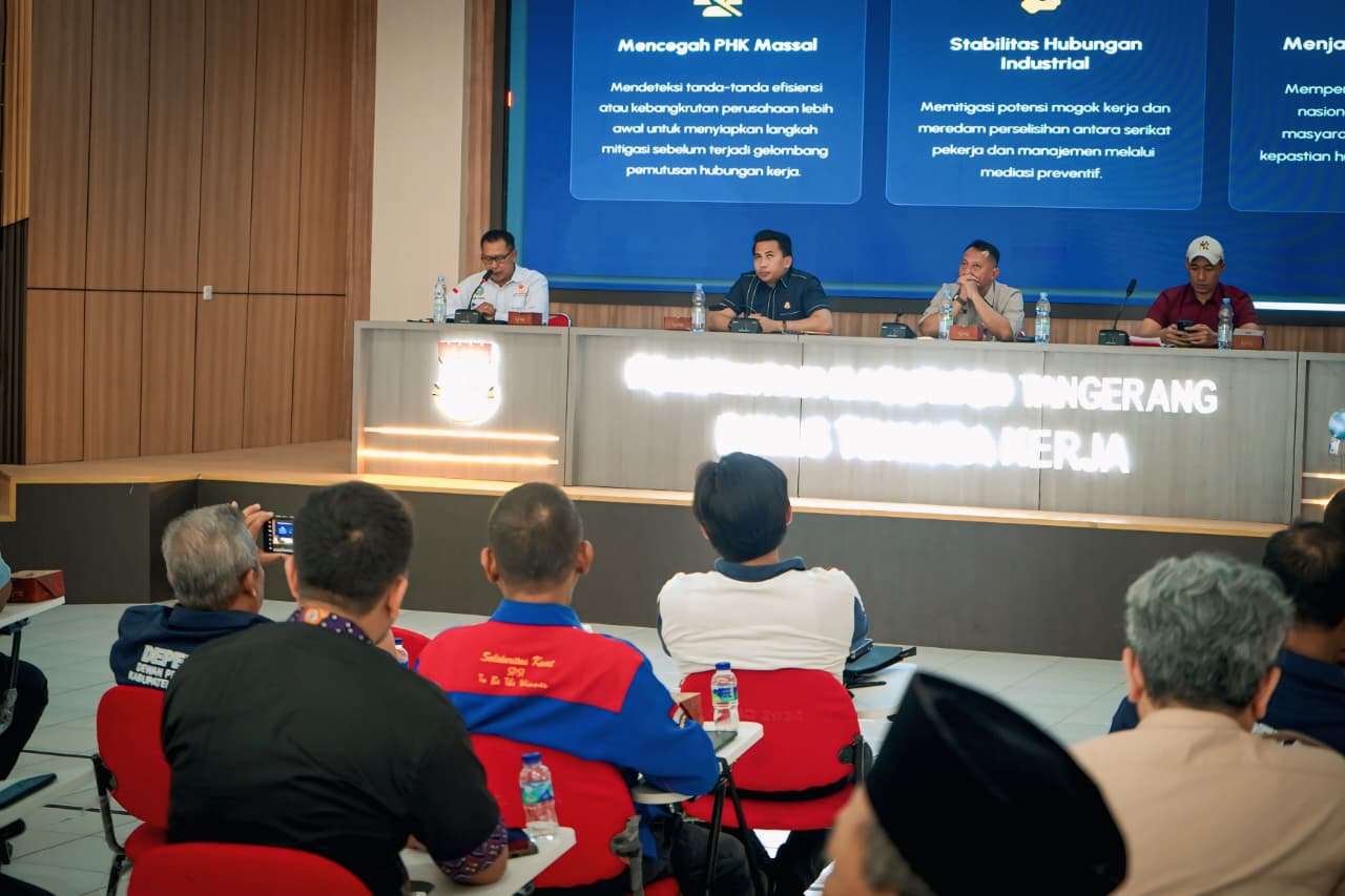 Disnaker Tangerang susun peta kerawanan industri untuk tekan risiko PHK, mogok kerja, dan konflik hubungan industrial.