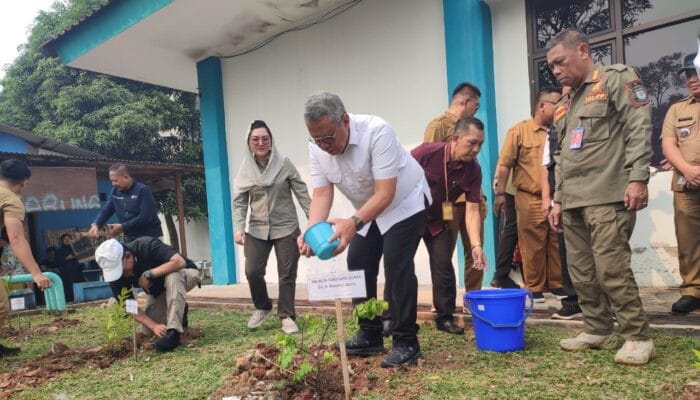 HUT ke-33 IBLAM diwarnai hibah 2.300 bibit pohon dan lima beasiswa S1 Hukum bagi putra-putri terbaik Kota Tangsel.