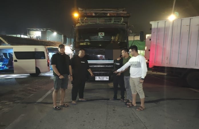 Tabrak lari di Cikupa yang menewaskan pesepeda terungkap. Polisi amankan sopir fuso dan kendaraan yang diduga terlibat.