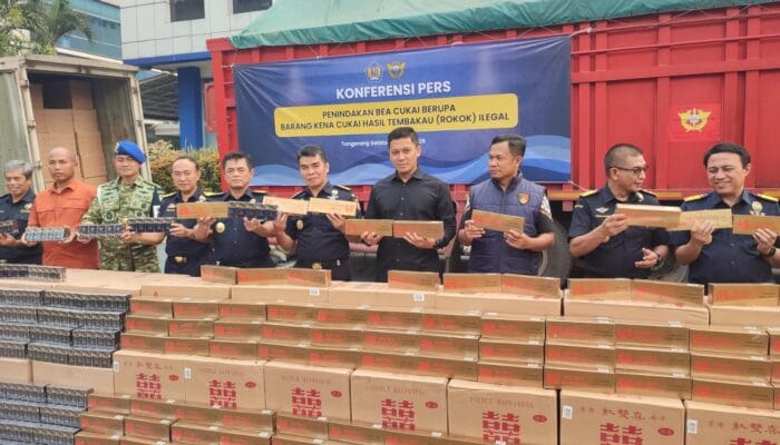 bea cukai banten bongkar penyelundupan rokok ilegal, 8,2 juta batang rokok ilegal diamankan di merak, potensi kerugian negara rp7,9 miliar berhasil diselamatkan