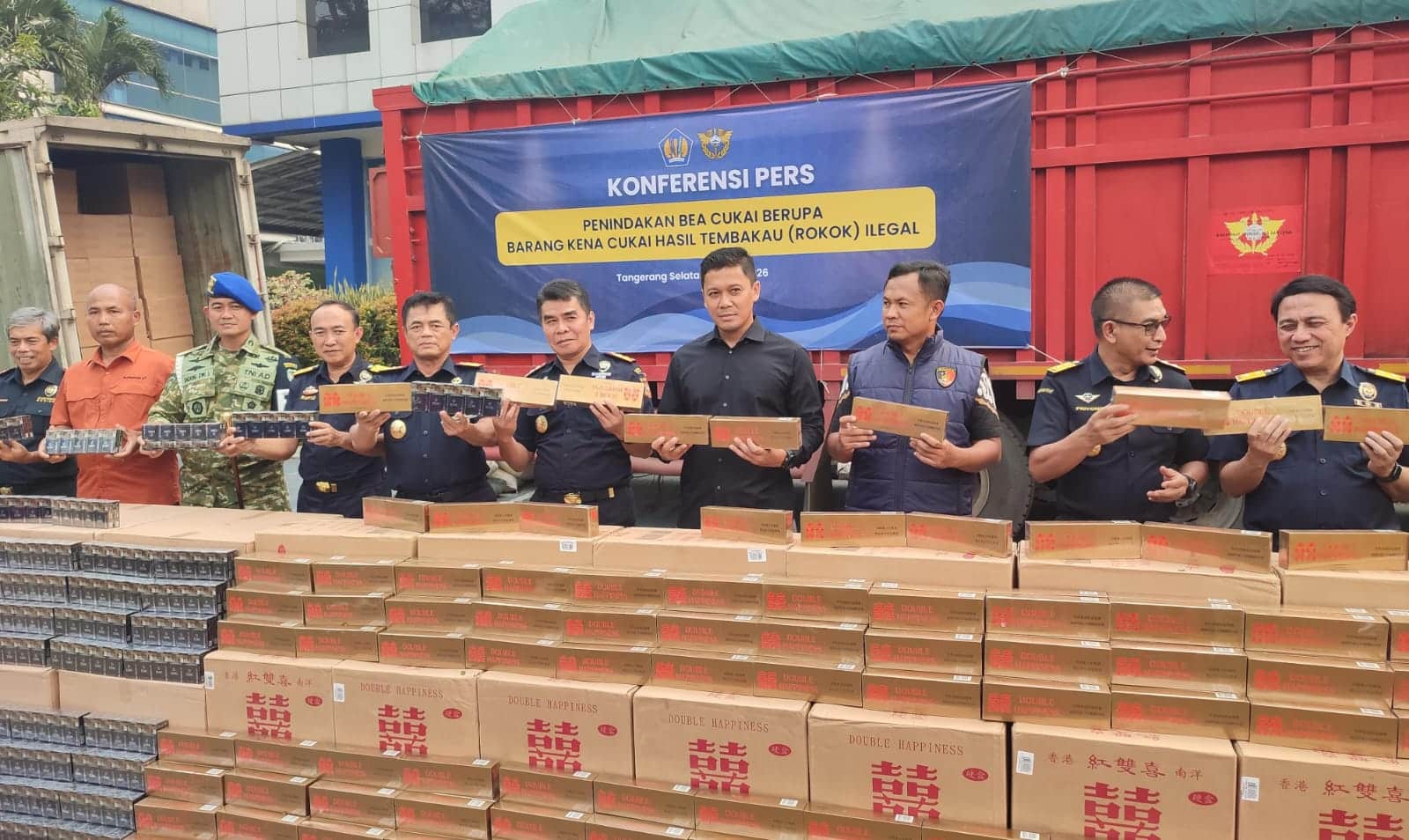 bea cukai banten bongkar penyelundupan rokok ilegal, 8,2 juta batang rokok ilegal diamankan di merak, potensi kerugian negara rp7,9 miliar berhasil diselamatkan