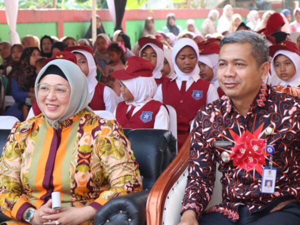 Wabup Intan: Kelulusan Bukan Akhir, Tapi Awal Perjalanan Pendidikan Siswa