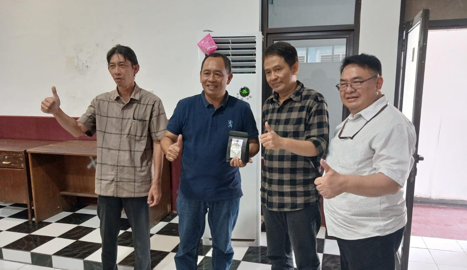 Pentahelix Center dan petani Manglayang Timur meluncurkan Koperasi SIKOMAT untuk memperkuat ekonomi rakyat dan konservasi lingkungan.
