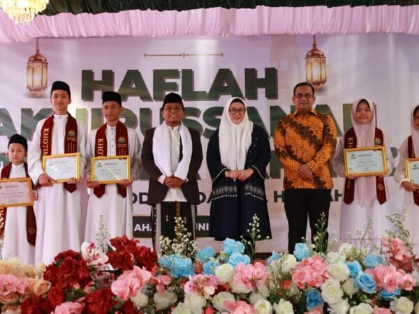 183 Santri Daarul Hikmah Sukadiri Diwisuda, Wabup Tangerang Tekankan Akhlak dan Al-Qur'an