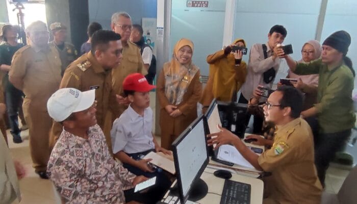 Program Sekolah Gratis mulai berjalan di Tangsel. Andra Soni memastikan sekolah swasta mendapat kepastian pembiayaan.