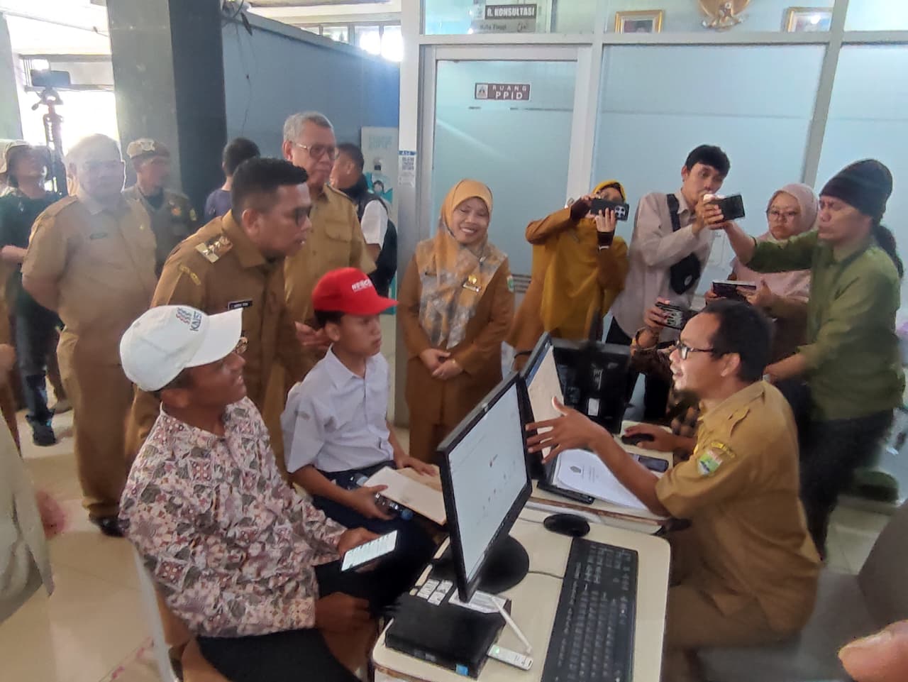 Program Sekolah Gratis mulai berjalan di Tangsel. Andra Soni memastikan sekolah swasta mendapat kepastian pembiayaan.