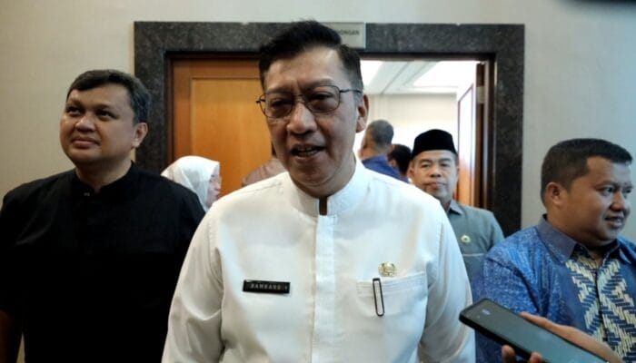 Pemkot Tangsel memastikan siswa yang tidak diterima di SMP negeri tetap dapat bersekolah melalui program bantuan pendidikan.