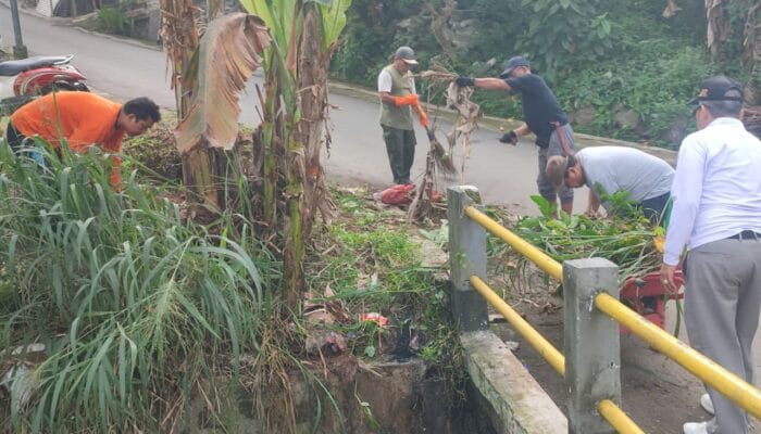 DLH Tangsel mengajak warga membersihkan Kali Cirompang melalui Program Porkasi guna meningkatkan kepedulian terhadap lingkungan.