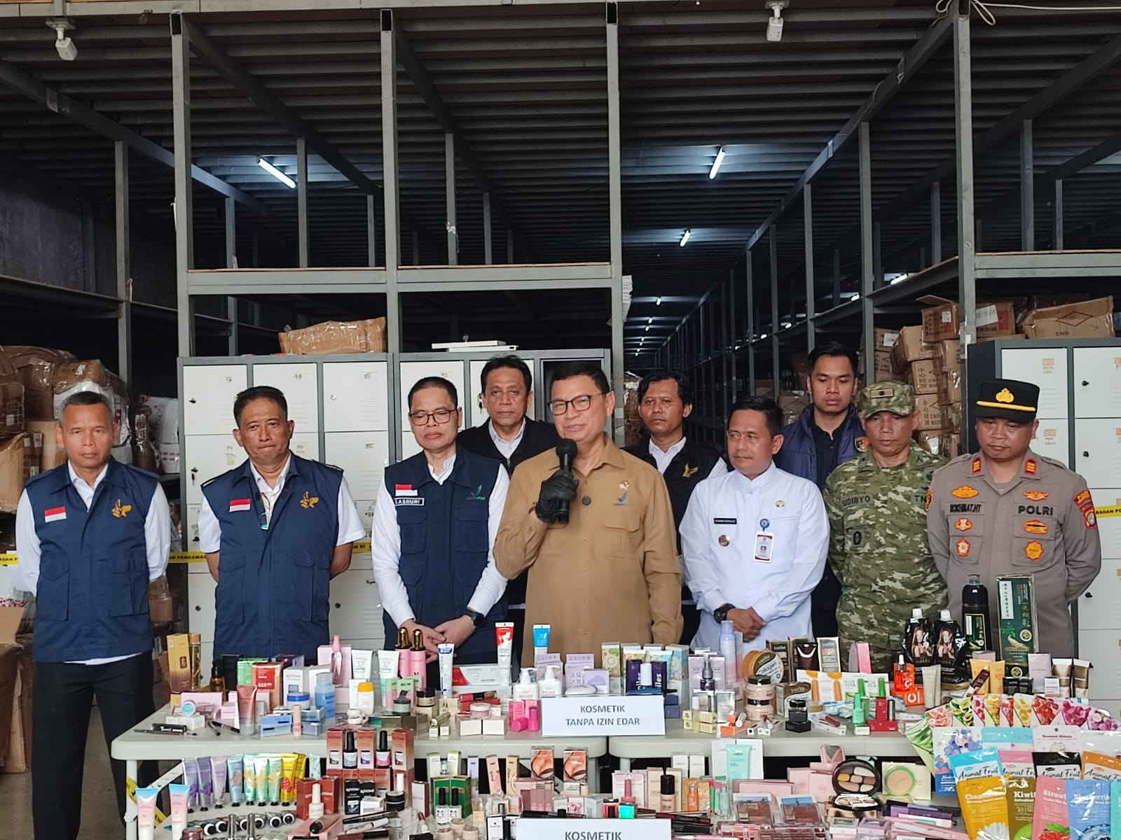 BPOM ungkap distribusi kosmetik ilegal dari gudang Tangerang ke marketplace online yang berpotensi menjangkau konsumen nasional.