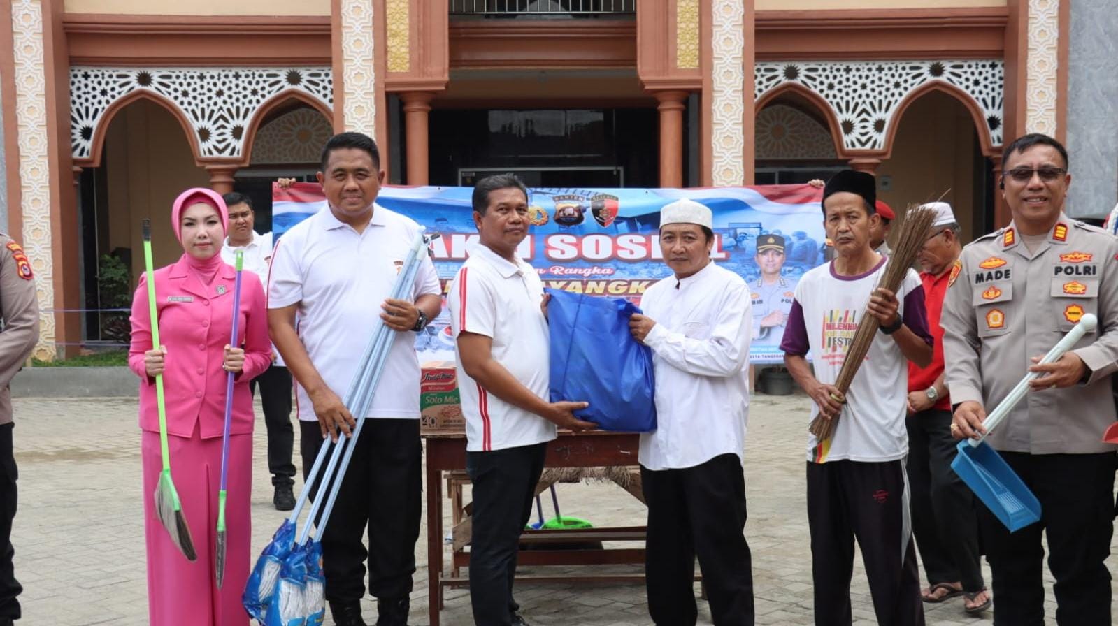 Peringatan Hari Bhayangkara ke-80 diisi bakti sosial Polresta Tangerang di tiga rumah ibadah sebagai wujud toleransi dan kerukunan.
