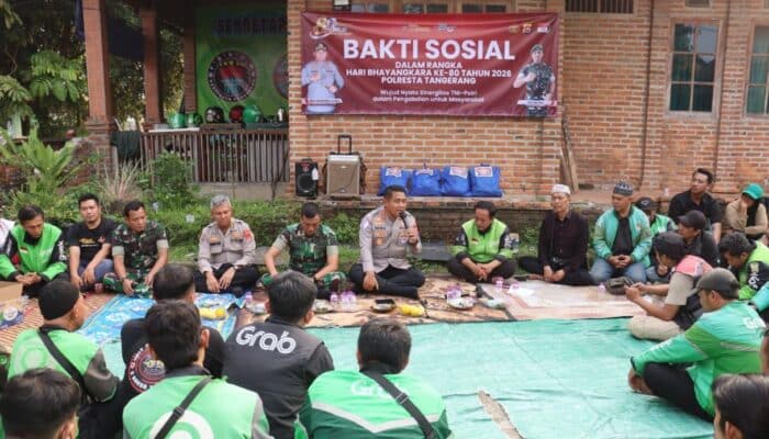 Kapolresta Tangerang ajak ojol jadi mitra informasi kamtibmas, perkuat sinergi Polri dan masyarakat lewat baksos di Panongan.