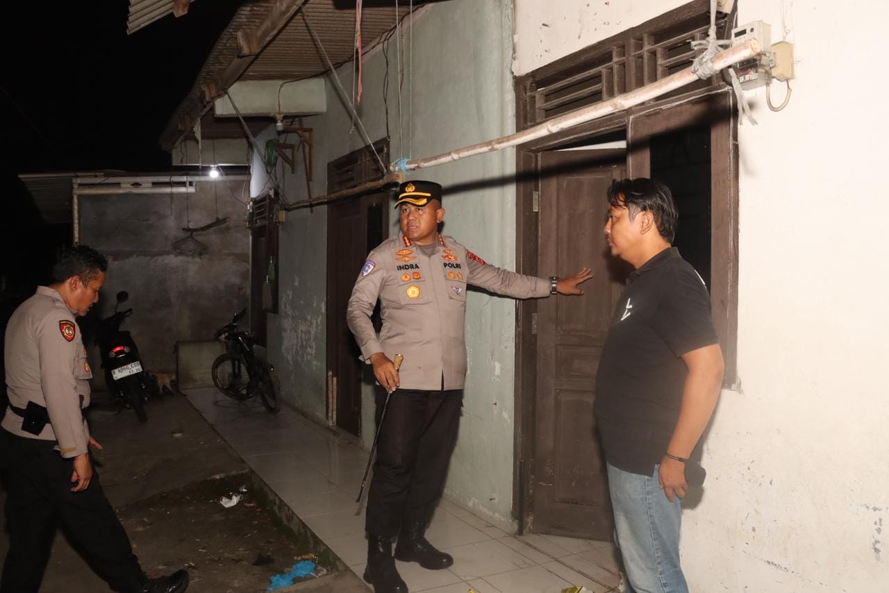 Polresta Tangerang memeriksa saksi dan barang bukti untuk mengungkap kematian seorang pedagang cilok yang ditemukan tewas di Cikupa.