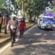 Kecelakaan maut di Jalan Raya Syekh Nawawi, Tigaraksa, menewaskan pengendara motor perempuan. Polisi masih menyelidiki penyebabnya.