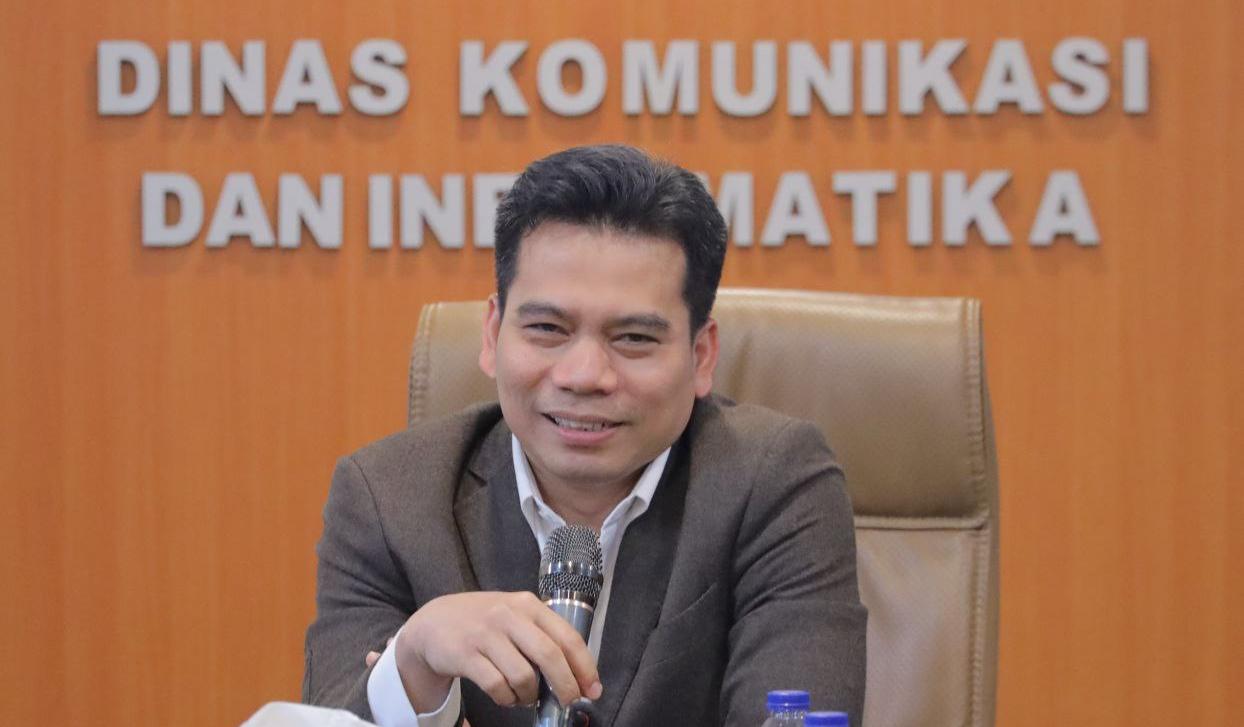 Kominfo Tangsel menjelaskan mobil pelat putih B 1036 WQH merupakan kendaraan dinas resmi yang digunakan sesuai aturan yang berlaku.