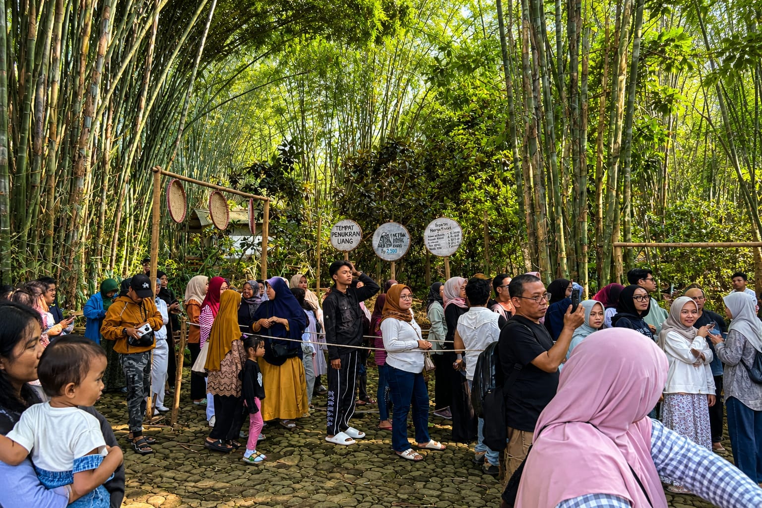 Mahasiswa UMN menghadirkan peta zonasi interaktif di Pasar Papringan Temanggung untuk memudahkan navigasi dan pengalaman wisata pengunjung