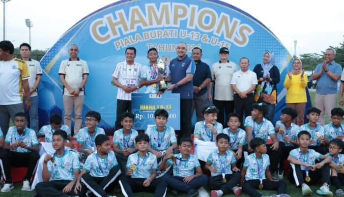 Kejuaraan Sepak Bola Piala Bupati Tangerang 2026 berakhir. Sebanyak 1.475 pemain muda dari 59 klub ambil bagian dalam kompetisi.