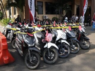 Sindikat Curanmor di Banten Terbongkar, Polisi Amankan Senpi Rakitan dan 13 Motor Hasil Curian