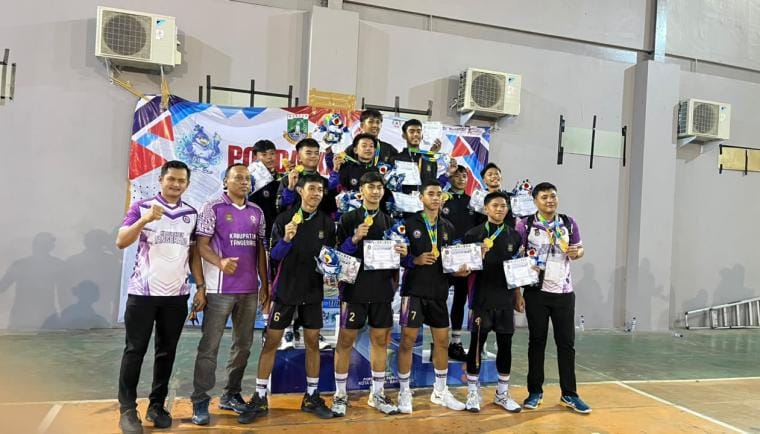 Kabupaten Tangerang meraih emas voli putra POPDA XII Banten setelah mengalahkan Kota Tangerang Selatan dengan skor 3-1 di final.
