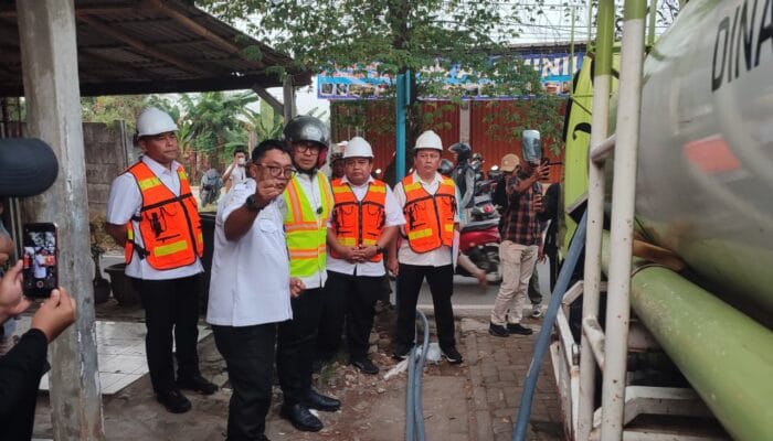 BPBD Tangsel bergerak cepat mendistribusikan 4.000 liter air bersih kepada 22 KK di Keranggan yang terdampak kekeringan musim kemarau.