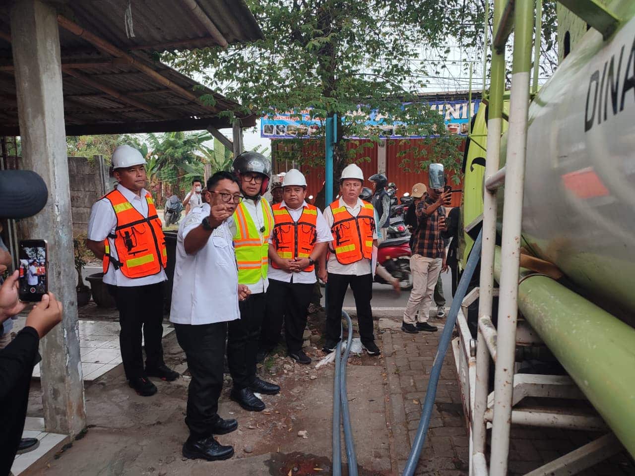 BPBD Tangsel bergerak cepat mendistribusikan 4.000 liter air bersih kepada 22 KK di Keranggan yang terdampak kekeringan musim kemarau.
