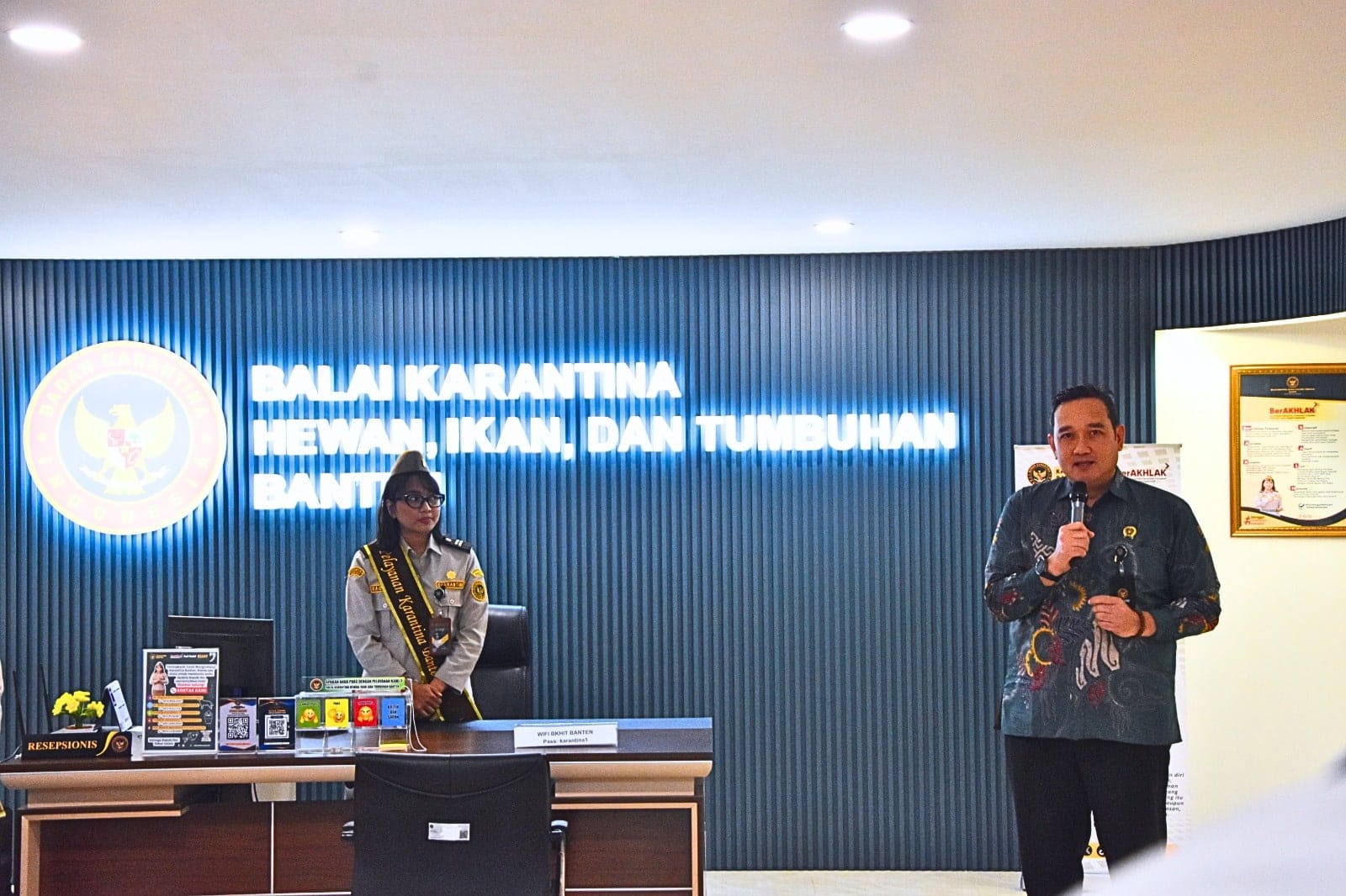 Badan Karantina Indonesia menunjukkan kesiapan layanan dan fasilitas karantina di Bandara Soekarno-Hatta kepada DPR RI.