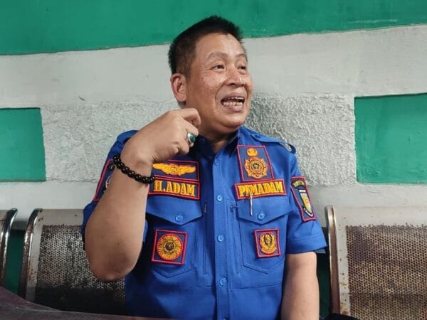Tak Hanya Padamkan Api, Damkar Tangsel Bantu Warga Ambil Rapor Anak SD