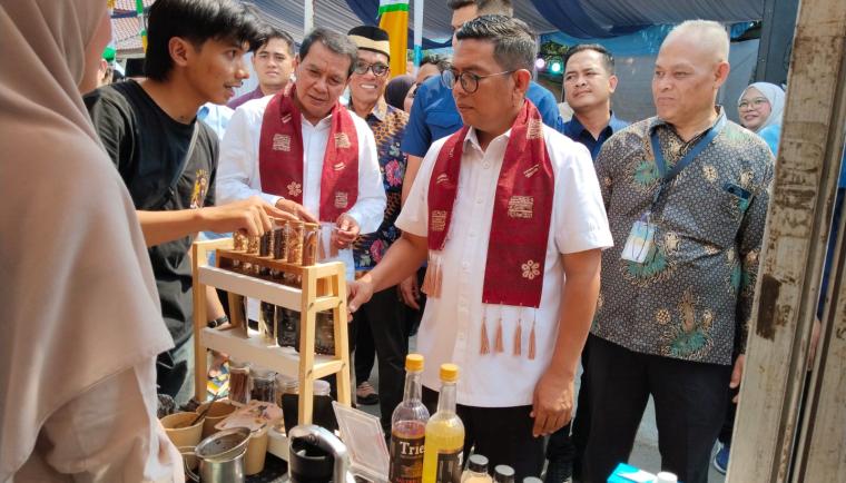 Festival Muharram Cengkok 1448 H di Balaraja mendapat apresiasi Bupati Tangerang karena memperkuat syiar Islam dan ekonomi warga.