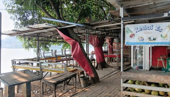GANESPA desak Pemprov Banten tertibkan warung liar di Setu Ciledug, Pamulang, demi menjaga resapan air dan kelestarian lingkungan.