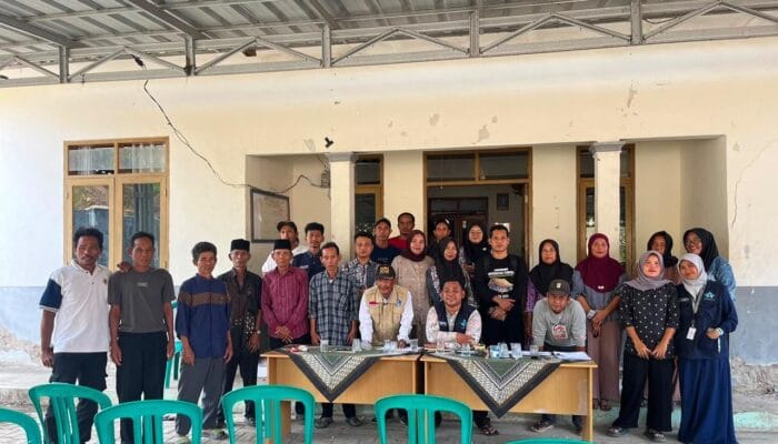 Pemdes Nayagati menggandeng mahasiswa KKN dan warga mempersiapkan peringatan HUT RI ke-81 melalui rapat koordinasi dan berbagai lomba.