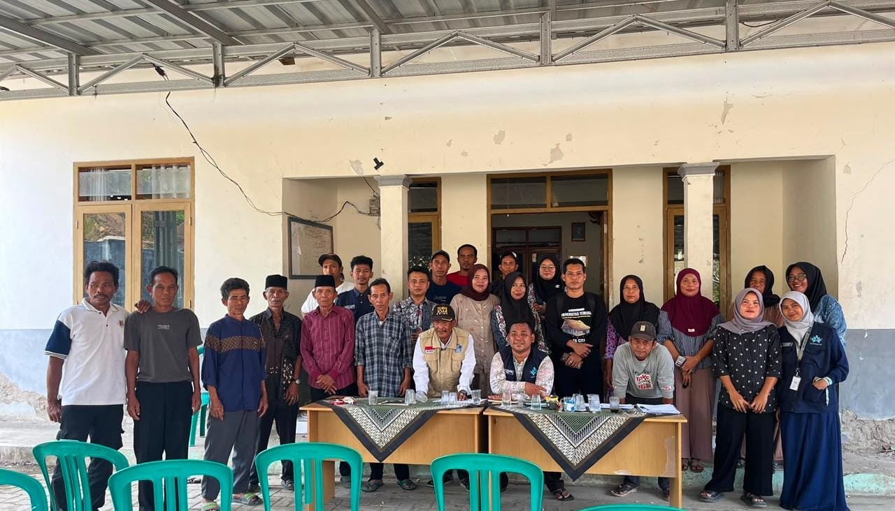 Pemdes Nayagati menggandeng mahasiswa KKN dan warga mempersiapkan peringatan HUT RI ke-81 melalui rapat koordinasi dan berbagai lomba.