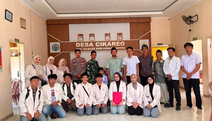Mahasiswa KKN UIN SMH Banten Kelompok 11 resmi mengabdi di Desa Cikareo, Lebak, dengan fokus membangun sinergi bersama warga.