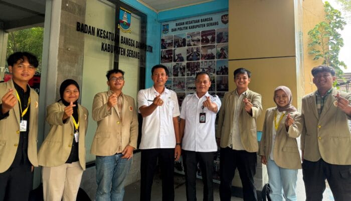 Tim KKN-PPM UGM Unit Mancak sampaikan hasil observasi ke Kesbangpol Serang sebagai masukan penyusunan rekomendasi kebijakan daerah.