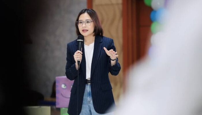 Prilly Latuconsina menjadi pembicara KONSSIST 2026 yang diikuti 88 pelajar dari 15 sekolah di Kota Tangerang untuk berbagi inspirasi.