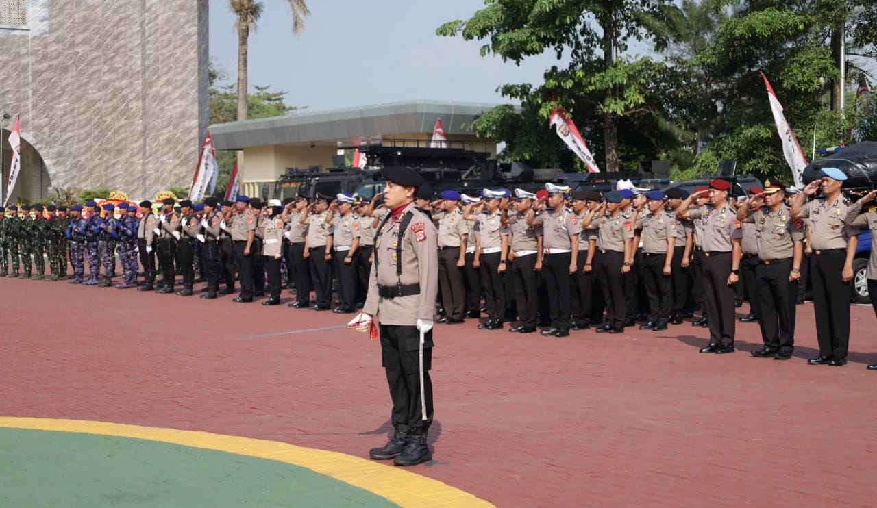 Presiden Prabowo menganugerahkan Tanda Kehormatan Samkarya Nugraha Sakanti kepada Polda Banten atas prestasi dan pengabdiannya.