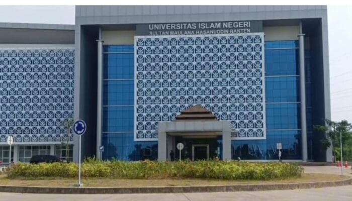 Mahasiswa KKN Reguler UIN SMH Banten menuntut penjelasan LP2M usai pemindahan lokasi secara mendadak yang dinilai merugikan.